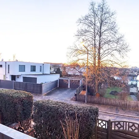 펜션 Cruwzo I With Balcony, Garden And Terrace