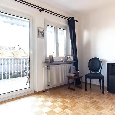 Cruwzo I With Balcony, Garden And Terrace