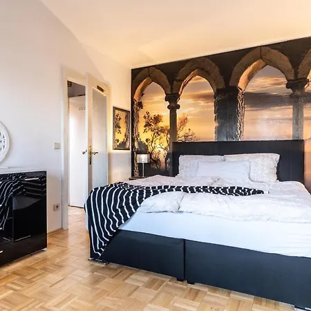 Cruwzo I With Balcony, Garden And Terrace בית נופש