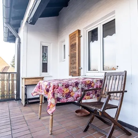 בית נופש Cruwzo I With Balcony, Garden And Terrace נירנברג