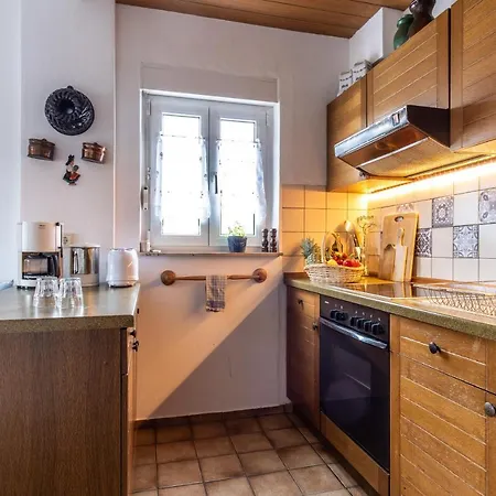 בית נופש Cruwzo I With Balcony, Garden And Terrace