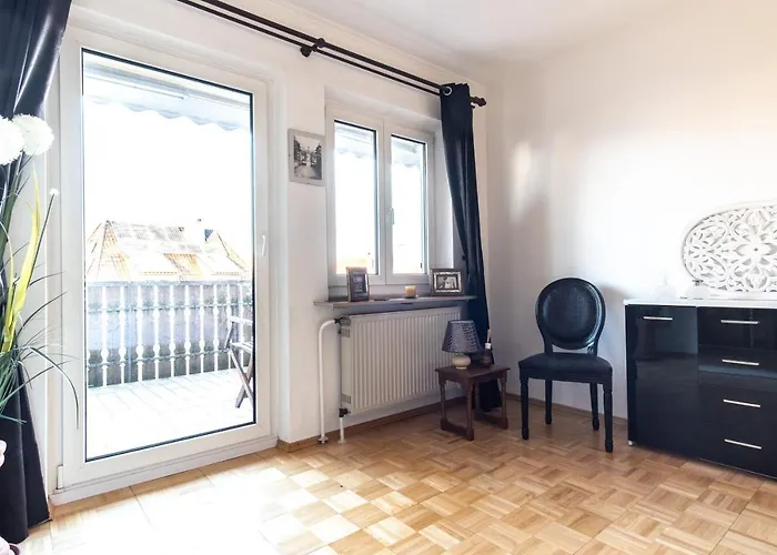 Cruwzo I With Balcony, Garden And Terrace