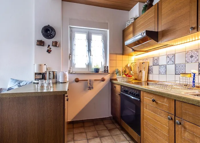 בית נופש Cruwzo I With Balcony, Garden And Terrace