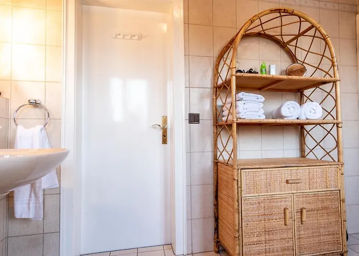 בית נופש Cruwzo I With Balcony, Garden And Terrace *